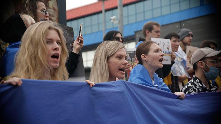 Beyoğlu’nda Ukraynalılar sivil ölümlerini protesto etti