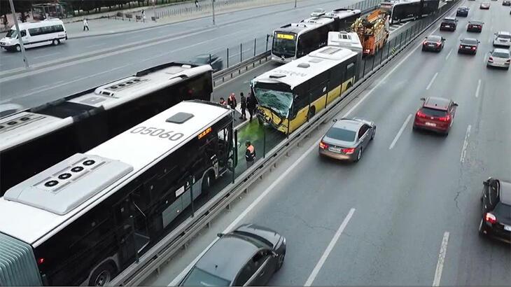 Son dakika: Beylikdüzü’nde iki metrobüs çarpıştı! Yaralılar var