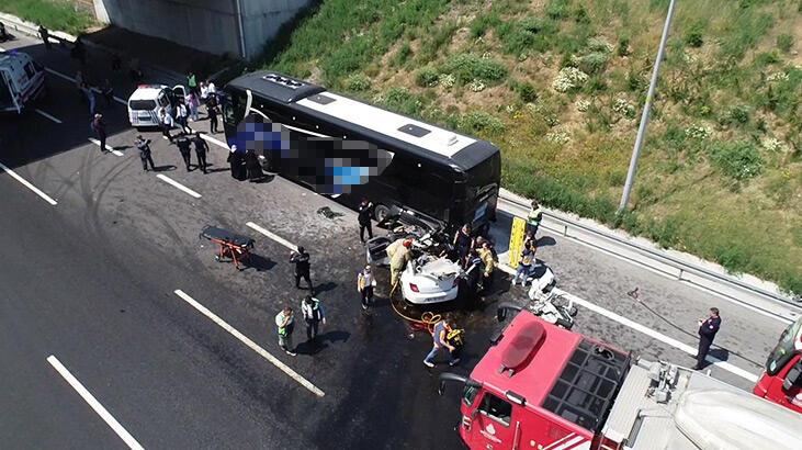 Otomobil yolcu otobüsüne çaprtı! Anne öldü, baba ve çocuk yaralandı