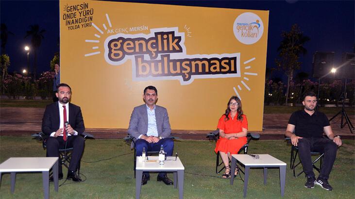 Bakan Kurum, Mersin’de gençlerle buluştu