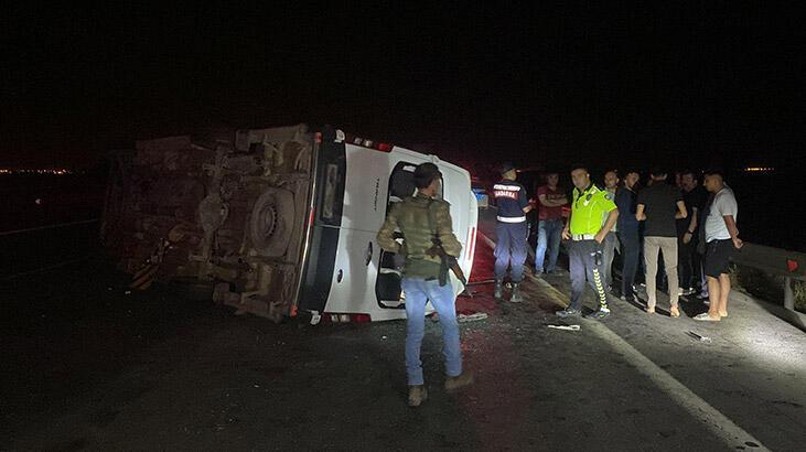 Gezi dönüşü öğrencileri taşıyan minibüs TIR’a çarptı: 17 yaralı var