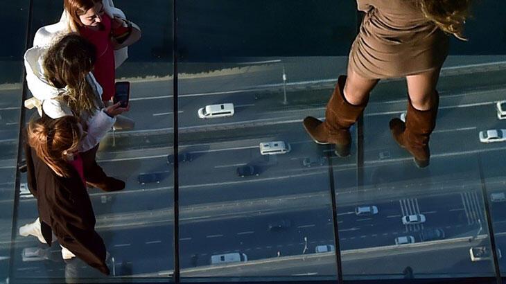 İstanbul’da cam zemin üzerinde adrenalin dolu yürüyüş: Yüksekliği 200 metre