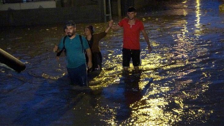 Sağanak yağış sonrası sular altında kalan evde can pazarı yaşandı