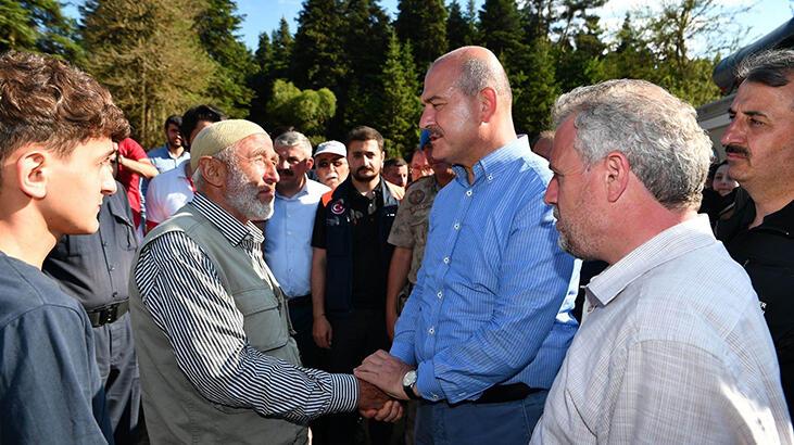 Bakan Soylu selde kaybolan gencin arama kurtarma çalışmalarını inceledi