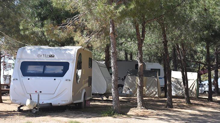 Çeşme’de kamusal alanda çadır ve karavan yasağı