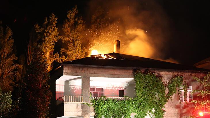 Muş’ta korkutan yangın! Ev sahipleri fenalık geçirdi