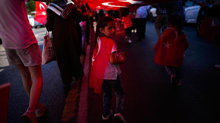 Vatandaşlar 15 Temmuz’da meydanlara akın etti! Uluslararası ajanslar fotoğrafları peş peşe servis etti…