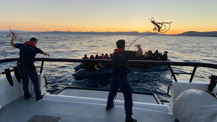 İzmir açıklarında 44 göçmen kurtarıldı