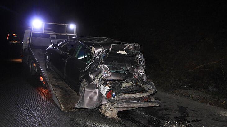 Yolcu otobüsü ve 2 otomobilin karıştığı trafik kazasında 4 kişi yaralandı