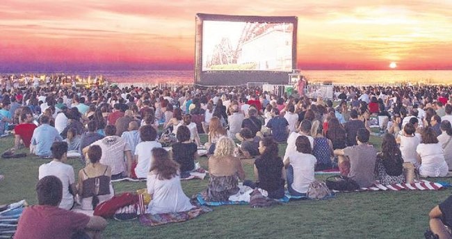 Açık havada sinema geceleri başlıyor