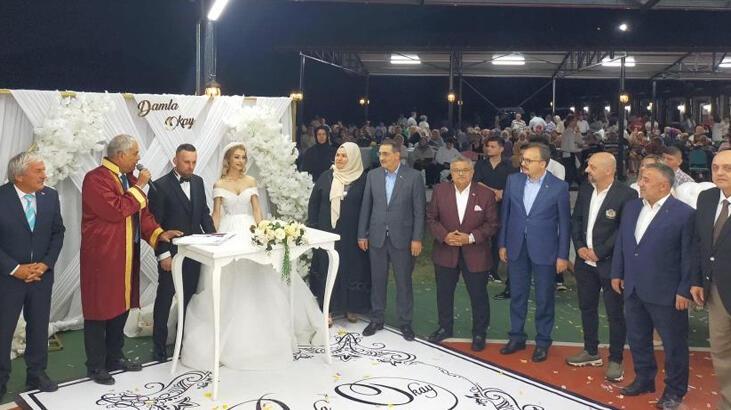 Bakan Dönmez, nikah şahitliği yaptı