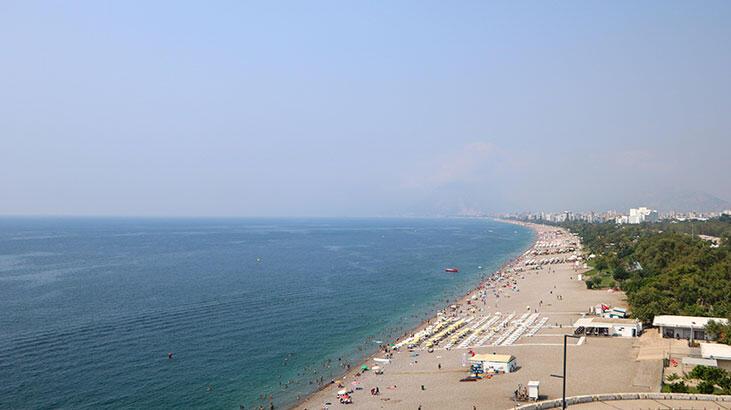 Nem oranı yüzde 85’e yükseldi, Antalya’yı nem bulutları kapladı