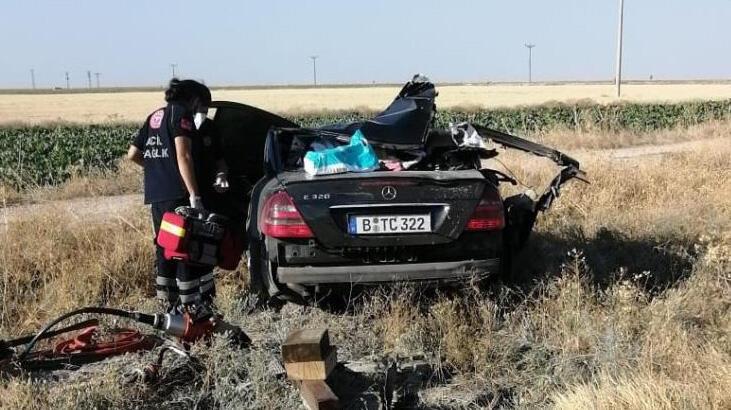 Katliam gibi kaza! Otomobil TIR’a arkadan çarptı: 3 ölü, 1 yaralı