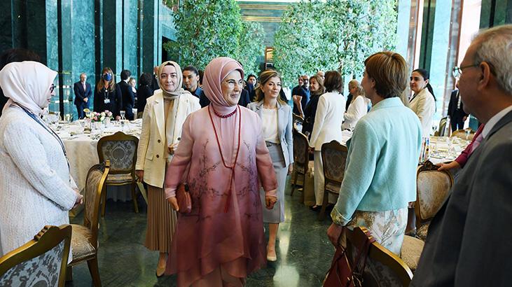 Emine Erdoğan, kadın büyükelçi ve büyükelçi eşleriyle buluştu