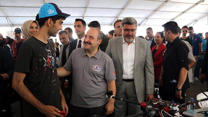 Bakan Varank gençlerle bir araya geldi: Türkiye’nin başarı hikayesini sizler yazacaksınız