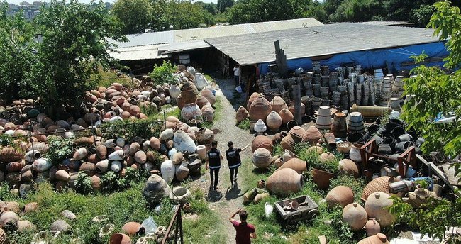 Beykoz’da ele geçirilen tarihi eserleri uzman ekip inceliyor