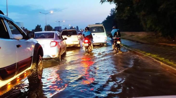 Meteoroloji uyarmıştı! Eskişehir’de sağanak yağış ve dolu hayatı felç etti