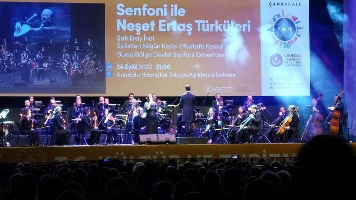 Bakan Ersoy ‘Senfoni ile Neşet Ertaş Türküleri’ konserine katıldı