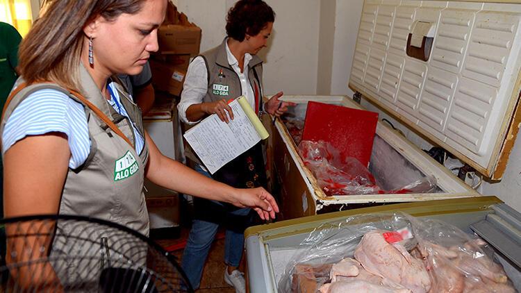 Bodrum kattaki depoya baskın! 1,5 ton beyaz et imha edildi