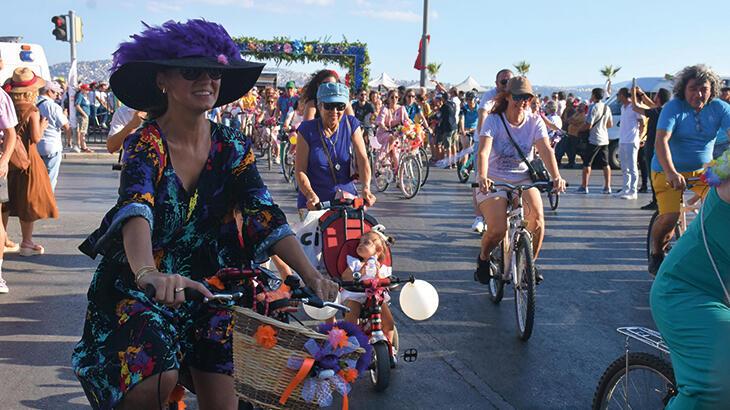 ‘Süslü kadınlar’ İzmir’de pedal çevirdi