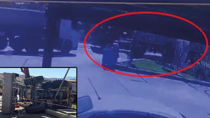 TIR ile çarpışan kepçenin operatörü hayatını kaybetti, kaza anı anbean kaydedildi
