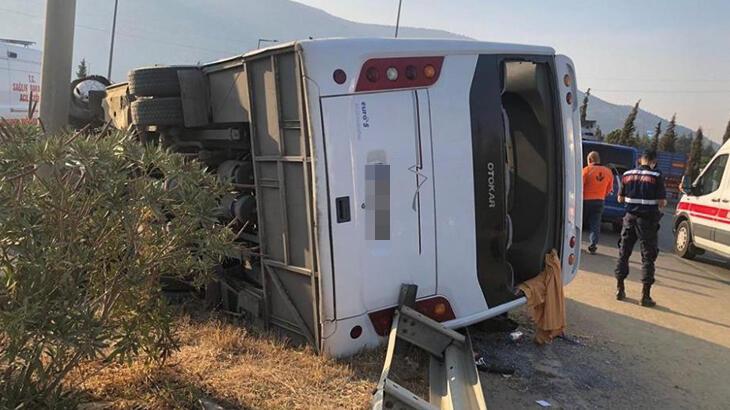 Kanser tedavisi gören hastaları taşıyan midibüs devrildi: 9 yaralı