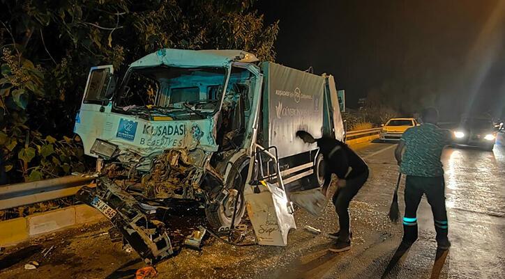 Kırmızı ışıkta bekleyen TIR’a kamyonet çarptı: 2 yaralı