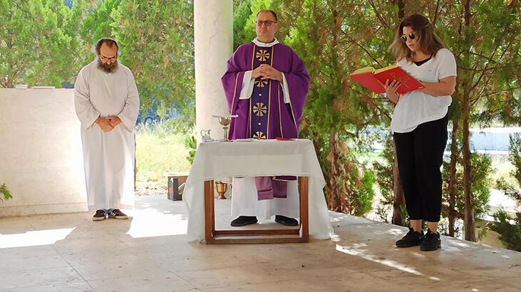 İskenderun’da Hristiyan mezarlığında ‘Ölüleri Anma Günü’ ayini