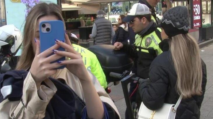 Scooter denetimde ceza yedi, telefonunu çıkarıp gazetecileri çekti