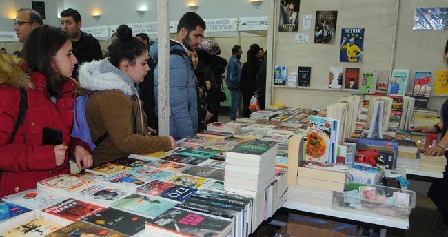 Çeyrek asırdır kitap severleri, yayınevleri ile buluşturan fuar