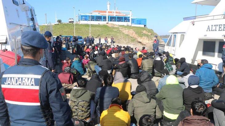 İzmir’de 442 düzensiz göçmen ve 8 göçmen kaçakçısı yakalandı