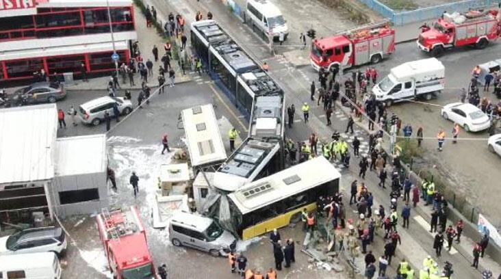 İstanbul’da tramvay otobüsle çarpıştı! Yaralılar var