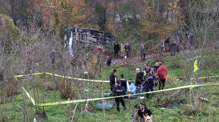 Zonguldak’ta öğrencileri taşıyan servis devrildi: 1 ölü, 19 yaralı