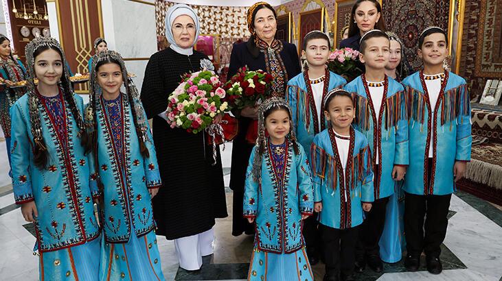 Emine Erdoğan, Türkmen El Sanatları Sergisini gezdi