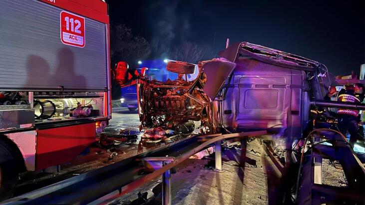 Feci kaza! Devrilen TIR’da sıkışan sürücü hayatını kaybetti