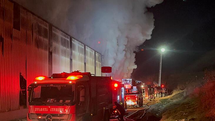 Tuzla’da geri dönüşüm tesisindeki yangın kontrol altına alındı