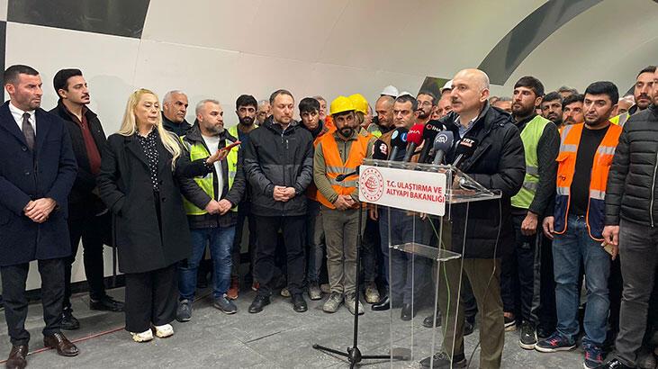 Bakan Karaismailoğlu yeni yılı metro hattı çalışanlarıyla karşıladı