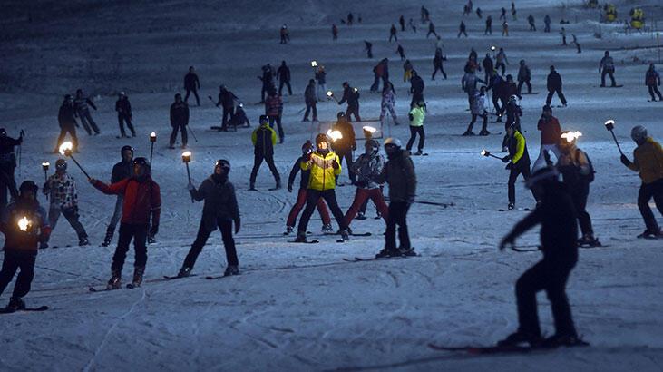 Erciyes’te yeni yıl öncesi ‘gece’ kayağı! Renkli görüntüler ortaya çıktı