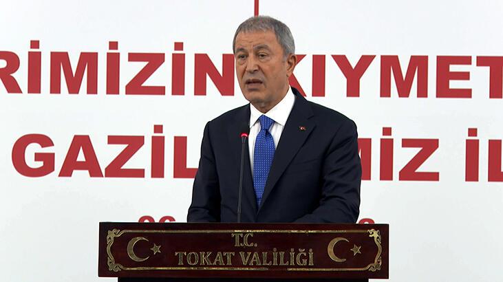 Bakan Akar şehit yakınları ve gazilerle bir araya geldi