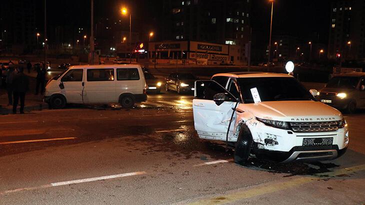 Kayseri’de minibüs ile cip çarpıştı: 7 yaralı