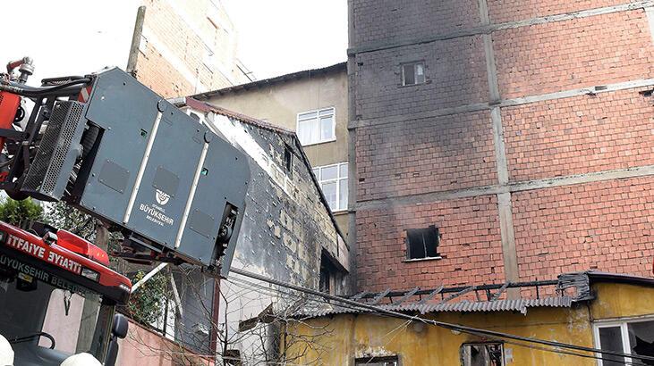 Kağıthane’de gecekonduda çıkan yangın yandaki binalara sıçradı