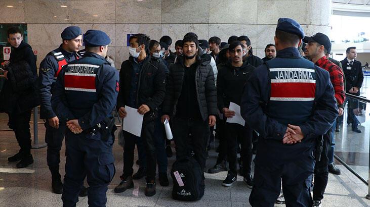 Göç İdaresi Başkanı Ünlü: Bu yıl 8 bin 571 düzensiz göçmen sınır dışı edildi