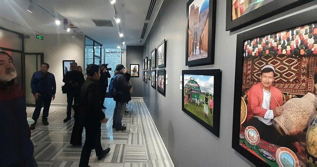 Türk dünyası fotoğraflarla İstiklal’de buluştu