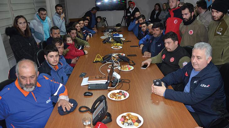 Deprem bölgelerinde çalışan görevliler: Çalışmalar esnasında akılımıza ne açlık, ne de uykusuzluk geliyor