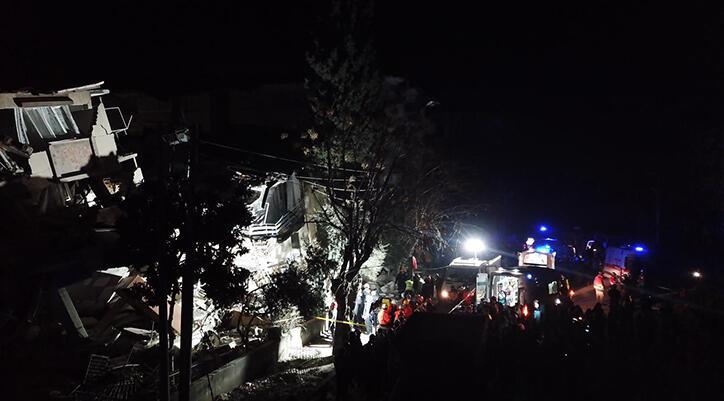 Eşya aldıkları hasarlı bina Hatay depreminde yıkıldı! 3 kişi enkaz altında