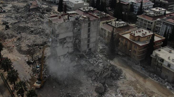 Depremde yıkılan binaların 3 müteahhidi daha tutuklandı