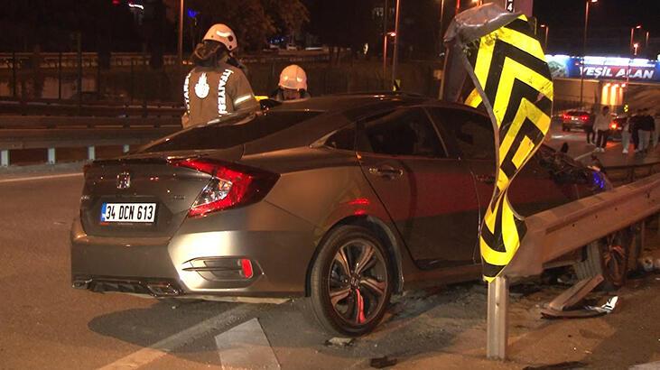 Kadıköy’de otomobil bariyere ok gibi saplandı: 3 yaralı