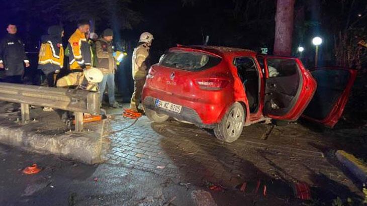 Bakırköy’de otomobil ağaca çarptı: 1 ölü, 5 yaralı