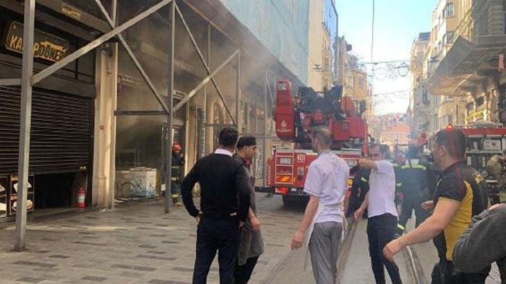 İstiklal Caddesi’nde restorandaki yangın kiliseye sıçradı