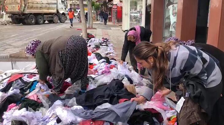 İskenderun’da iş yerini su basan esnaf, ürünleri vatandaşa dağıttı